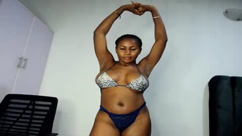 Snapshot of prettylove5 chatting on 06-26-26, 06:29 evelyn online show from 06-26-26, 06:29