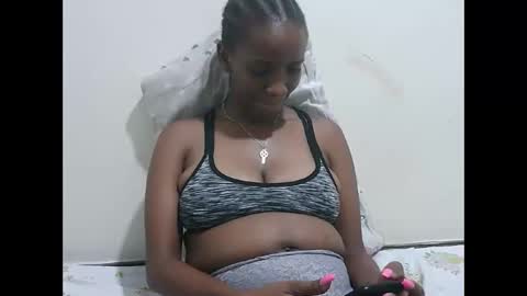 Snapshot of prettynana2 chatting on 12-17-25, 12:27 nana online show from 12-17-25, 12:27