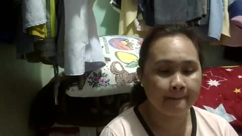 Snapshot of prettynhing chatting on 12-11-24, 12:44 Nhing online show from 12-11-24, 12:44