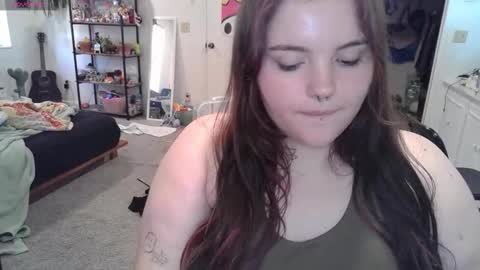 pretttypearl online show from 10-25-25, 08:58