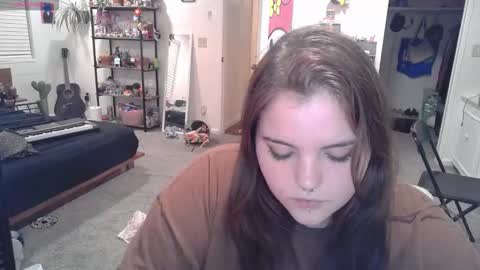 pretttypearl online show from 10-31-25, 09:21