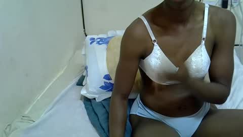 Snapshot of prettyqueen24 chatting on 11-22-25, 09:52 Pretty Queen online show from 11-22-25, 09:52