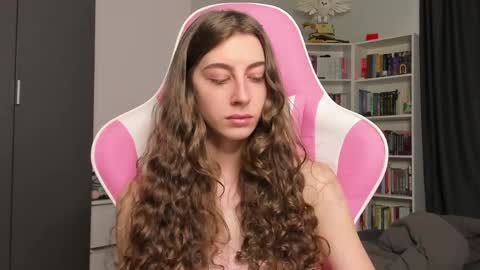 Snapshot of prettysomething chatting on 06-09-26, 07:31 Sophie next stream will be at Monday i will wait you guys online show from 06-09-26, 07:31