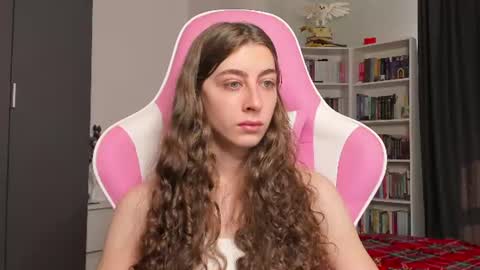 Snapshot of prettysomething chatting on 06-12-26, 06:12 Sophie next stream will be at Monday i will wait you guys online show from 06-12-26, 06:12