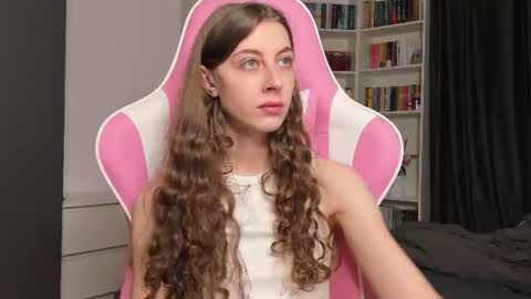 Snapshot of prettysomething chatting on 07-07-26, 06:05 Sophie next stream will be at Monday i will wait you guys online show from 07-07-26, 06:05