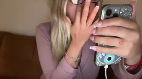 prettyyykittyyy22 online show from 09-21-25, 08:38