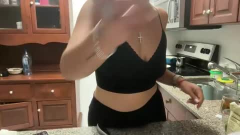 prettyyykittyyy22 online show from 10-31-25, 12:22