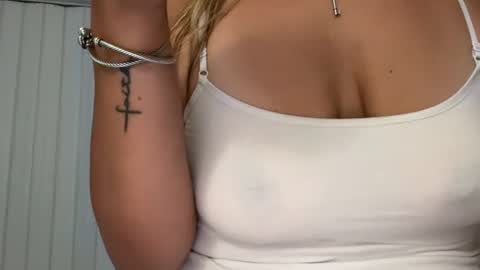 Snapshot of prettyyykittyyy22 chatting on 04-28-26, 04:28 prettyyykittyyy22 online show from 04-28-26, 04:28