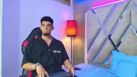 Snapshot of prince_arthur77 chatting on 06-12-26, 01:32 prince_arthur77 online show from 06-12-26, 01:32