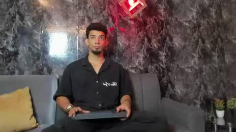 Snapshot of prince_arthur77 chatting on 07-08-26, 01:59 prince_arthur77 online show from 07-08-26, 01:59