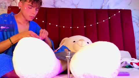 Snapshot of prince_poppy_ chatting on 12-17-25, 08:59 PRINCEPOPPY online show from 12-17-25, 08:59