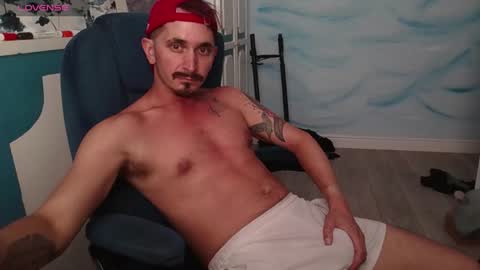 Snapshot of prince_raphael chatting on 08-04-26, 12:08 Riffraff online show from 08-04-26, 12:08