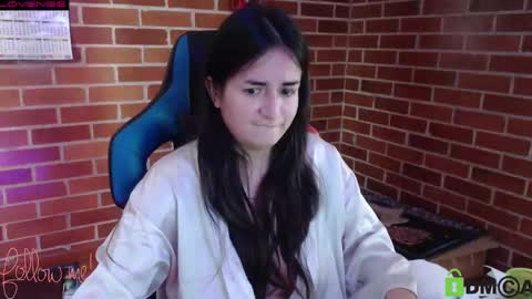 Snapshot of princesa_leia_zathur chatting on 02-20-25, 04:14 Leia online show from 02-20-25, 04:14