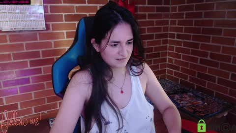 Snapshot of princesa_leia_zathur chatting on 03-12-25, 04:35 Leia online show from 03-12-25, 04:35