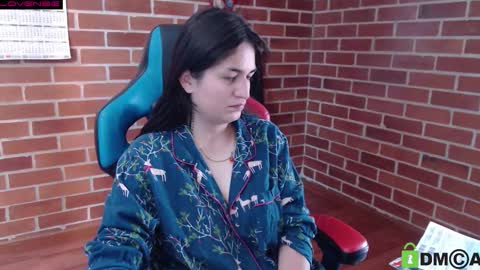 Snapshot of princesa_leia_zathur chatting on 09-23-25, 01:25 Leia online show from 09-23-25, 01:25