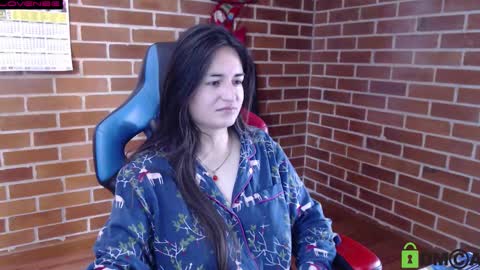 Snapshot of princesa_leia_zathur chatting on 09-25-25, 01:15 Leia online show from 09-25-25, 01:15