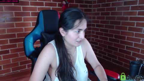 Snapshot of princesa_leia_zathur chatting on 10-03-25, 05:10 Leia online show from 10-03-25, 05:10
