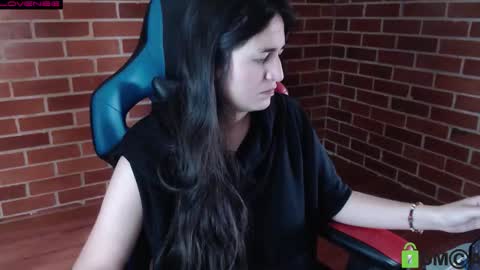 Leia online show from 10-31-25, 01:23