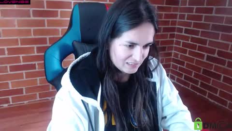 Snapshot of princesa_leia_zathur chatting on 02-24-26, 04:27 Leia online show from 02-24-26, 04:27