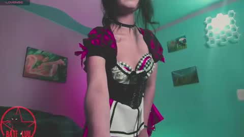 Snapshot of princesita_valija chatting on 10-11-25, 04:44 Beth online show from 10-11-25, 04:44