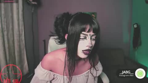 Snapshot of princesita_valija chatting on 10-12-25, 02:32 Beth online show from 10-12-25, 02:32