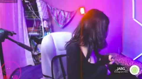 Snapshot of princesita_valija chatting on 10-24-25, 01:24 Beth online show from 10-24-25, 01:24