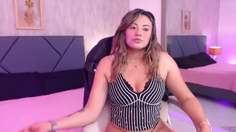 Snapshot of princesrose chatting on 02-06-26, 03:44 ROSE - Please follow me and rate me thumbs up online show from 02-06-26, 03:44