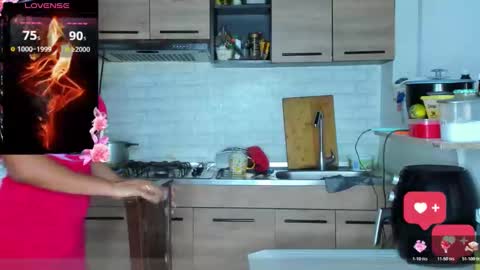 Snapshot of princess_odette chatting on 10-23-25, 05:23 desire sweet online show from 10-23-25, 05:23