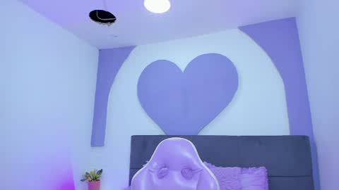 Snapshot of princess_skinny_ chatting on 08-09-26, 03:23 Mia online show from 08-09-26, 03:23