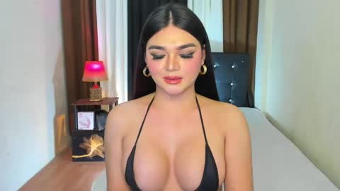 Snapshot of princesshugecumontop chatting on 05-06-26, 02:33 PrincessDONT FORGET TO FOLLOW ME online show from 05-06-26, 02:33