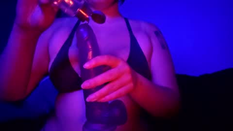 Snapshot of princessmacabre chatting on 06-25-26, 04:56 Princess Macabre online show from 06-25-26, 04:56
