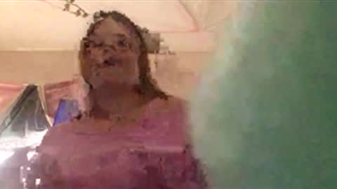 Snapshot of princesssnowflk84 chatting on 05-12-26, 11:24 princesssnowflk84 online show from 05-12-26, 11:24