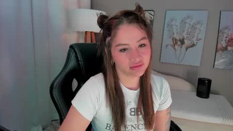 Snapshot of priya_rose chatting on 06-27-26, 10:09 Priya Rose online show from 06-27-26, 10:09