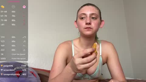 Snapshot of prttyby69 chatting on 06-25-26, 06:23 Oli online show from 06-25-26, 06:23