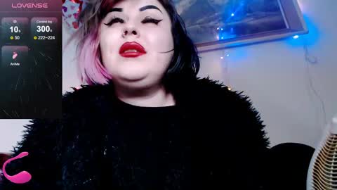 Snapshot of psychobitch69 chatting on 02-16-25, 07:27 OlivePsy online show from 02-16-25, 07:27