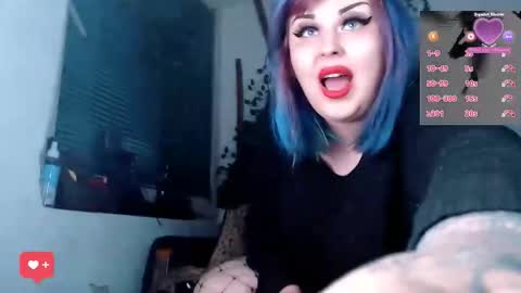 Snapshot of psychobitch69 chatting on 10-19-25, 08:09 OlivePsy online show from 10-19-25, 08:09