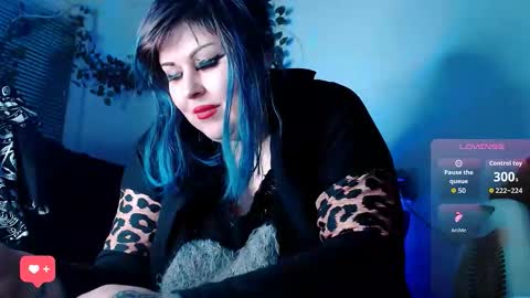 Snapshot of psychobitch69 chatting on 11-26-25, 11:28 OlivePsy online show from 11-26-25, 11:28