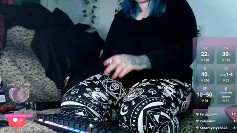 Snapshot of psychobitch69 chatting on 11-28-25, 09:39 OlivePsy online show from 11-28-25, 09:39