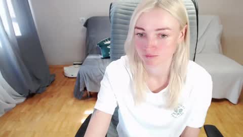 Polly online show from 04-08-26, 06:24