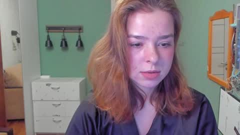 Snapshot of puoli chatting on 12-12-24, 02:33 Polly online show from 12-12-24, 02:33