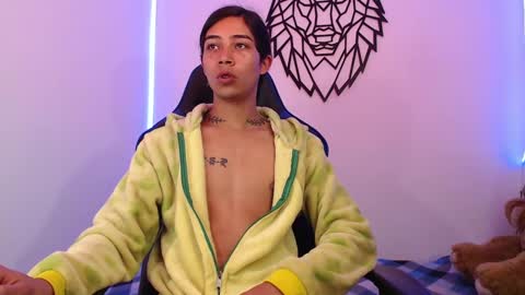 Snapshot of pupi_wolf chatting on 02-22-25, 10:07 Cris online show from 02-22-25, 10:07