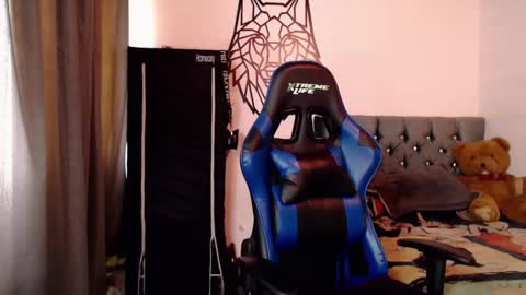 Snapshot of pupi_wolf chatting on 09-09-25, 06:40 Cris online show from 09-09-25, 06:40