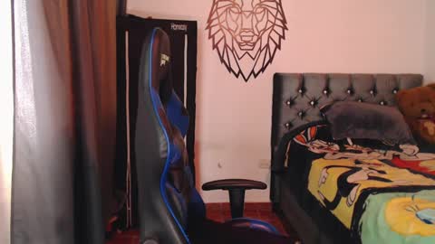 Snapshot of pupi_wolf chatting on 10-03-25, 02:14 Cris online show from 10-03-25, 02:14