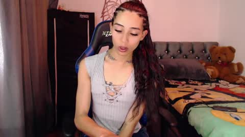 Snapshot of pupi_wolf chatting on 10-09-25, 06:39 Cris online show from 10-09-25, 06:39