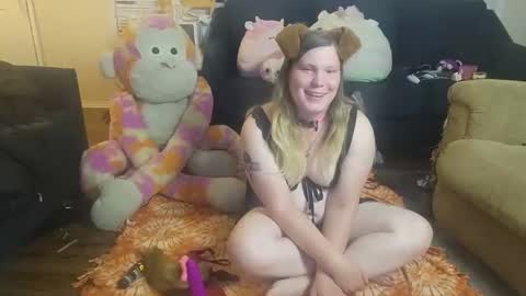 Snapshot of puppygirllovestobeg chatting on 06-07-26, 07:12 puppygirllovestobeg online show from 06-07-26, 07:12
