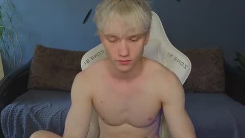 Snapshot of pupsenish chatting on 06-25-26, 01:38 Jesse online show from 06-25-26, 01:38