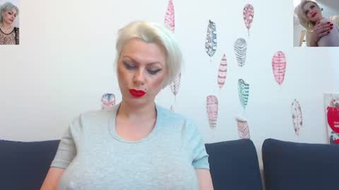 Snapshot of pure_seduce_wow chatting on 06-18-26, 02:01 Goldie online show from 06-18-26, 02:01