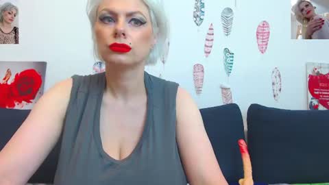 Snapshot of pure_seduce_wow chatting on 07-06-26, 12:40 Goldie online show from 07-06-26, 12:40
