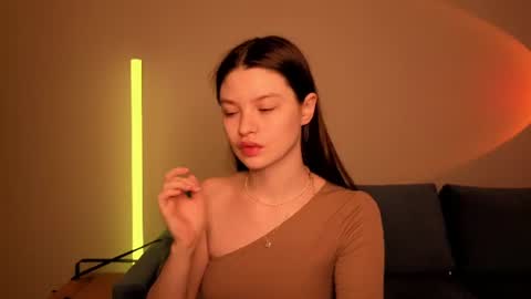 Snapshot of puree_eva chatting on 06-18-26, 12:33 Eva online show from 06-18-26, 12:33