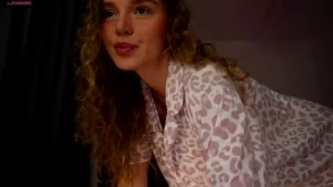Snapshot of purple_baby chatting on 09-10-25, 05:13 Sasha  wait you here 6 of November. will celebrate my B- day online show from 09-10-25, 05:13